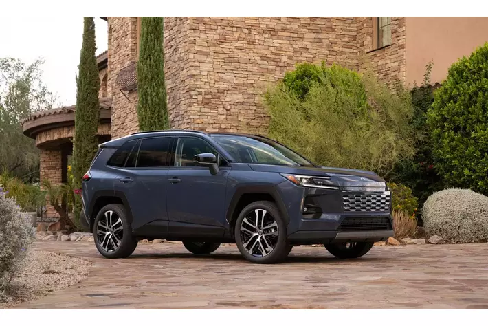 アイシンの「可動式フロントスパッツ」がトヨタ新型「RAV4」（北米仕様）に初採用