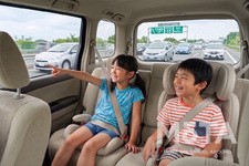 【GW渋滞】子どもの急なトイレ・車内ぐずり対策！ クルマのプロで現役ママが教えるお助けアイテムとご機嫌キープ術