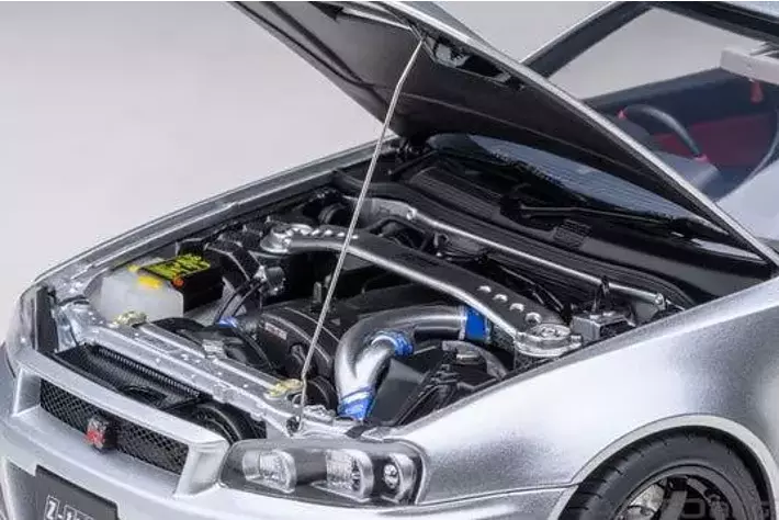 オートアート社製 「NISMO R34 GT-R Z-tune シルバー」精巧な1/18