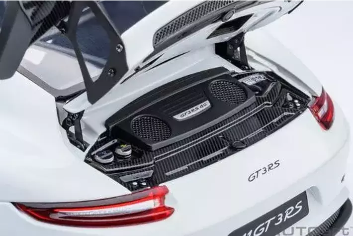 991型の最後を飾るモータースポーツ直系のスペシャルモデル『ポルシェ