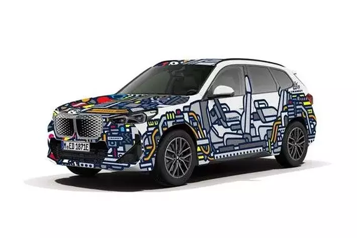 BMW iX1 wrapping designed by MANKEY 期間限定で展示|【業界先取り