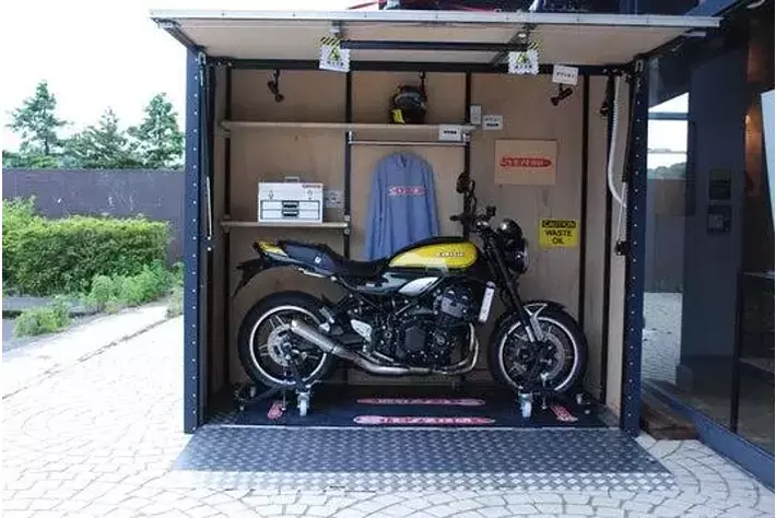 ガレージページ 他の方は購入を控えてください。 スタッドレスタイ なぜ48時間で45万回再生？クルマ1台分で“6輪生活”が叶う極小バイク