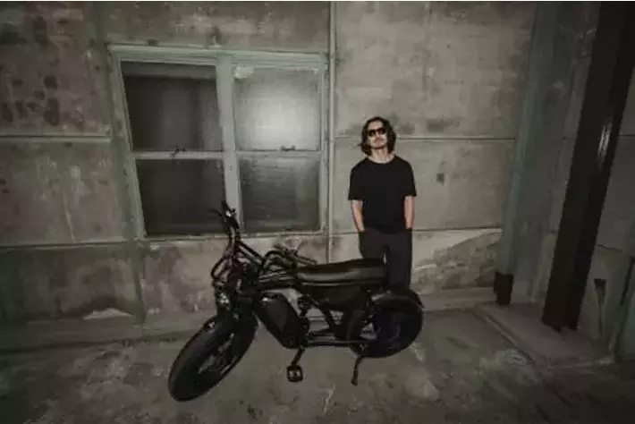 プレミアムe-Bikeブランド「MOVE.eBike」、「CAVETII」シリーズ ブランドアンバサダーにミュージシャン・俳優 金子ノブアキ氏を起用