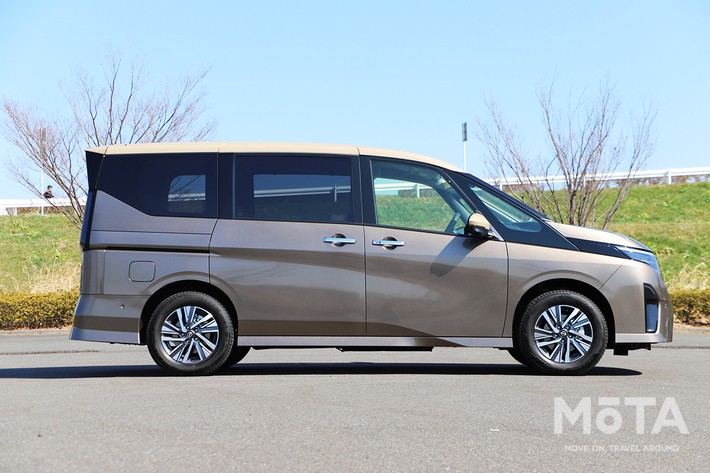 [参考]日産 セレナのサイドビュー