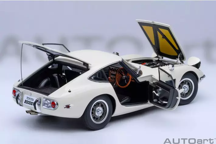 トヨタ 2000GT の精巧な 1/18 スケールモデル（AUTOart製）が CAMSHOP