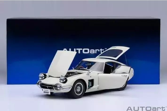 トヨタ 2000GT の精巧な 1/18 スケールモデル（AUTOart製）が CAMSHOP