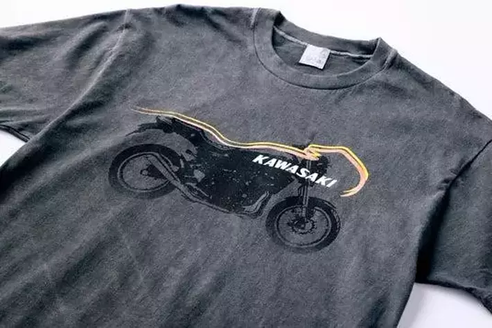 カワサキ｜久米繊維コラボ「Z900RS墨染めTシャツ」新発売|【業界先取り