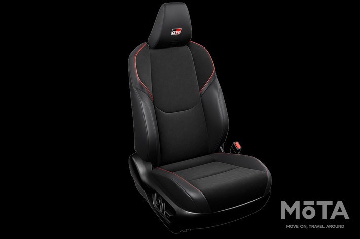 トヨタ RAV4 GRスポーツの専用スポーツシート
