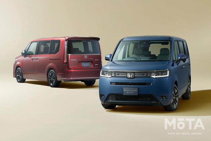 30周年特別仕様車（左から「e:HEV SPADA」、「e:HEV AIR EX」）