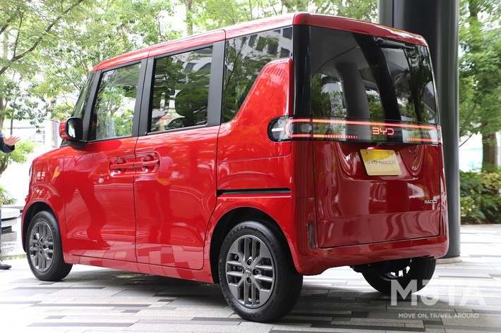 ［6/36］BYD 新型ラッコ 300Premium 外観 リア斜め：大きなリアウインドウで後方視界に配慮したデザイン