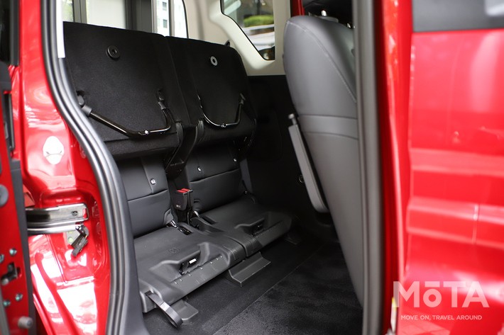 ［36/36］BYD 新型ラッコ 300Premium 内装 シートアレンジ：スライドドア側から見た後席の格納状態