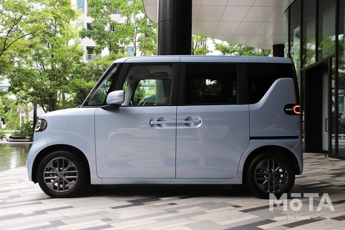 ［3/36］BYD 新型ラッコ 300Premium 外観 サイド：短い前後オーバーハングでホイールベースを確保したプロポーション