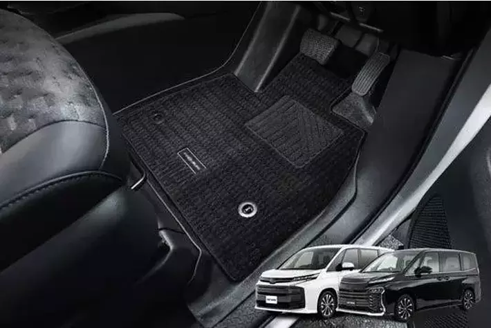 新発売】「純正マットの下に敷く」新発想の車種専用マット。砂や泥を