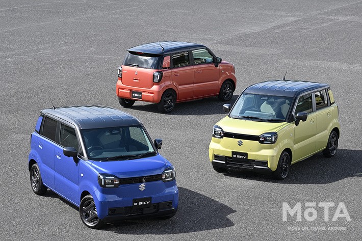 ［28/28］スズキ 新型eスカイ（プロトタイプ） 外観 カラーバリエーション：晴天の下で3色を並べた俯瞰カット
