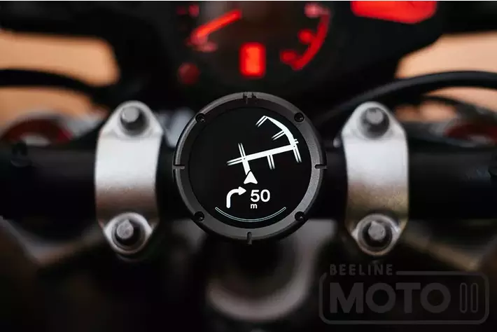 「シンプルに、導くだけ」をコンセプトに、バイクユーザーが運転に集中できるよう表示するナビBEELINE MotoII のメーカー保証期間が従来の「1年」から「2年」へ変更となります。