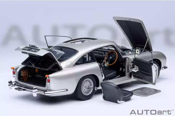映画史に残るボンドカーを1/18スケールで。AUTOart「007／ゴールド