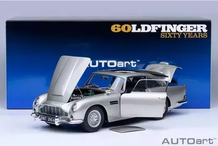 オートアート　007ボンドカー 映画史に残るボンドカーを1/18スケールで。AUTOart「007／ゴールド
