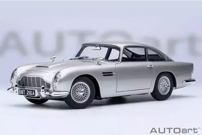 映画史に残るボンドカーを1/18スケールで。AUTOart「007／ゴールド