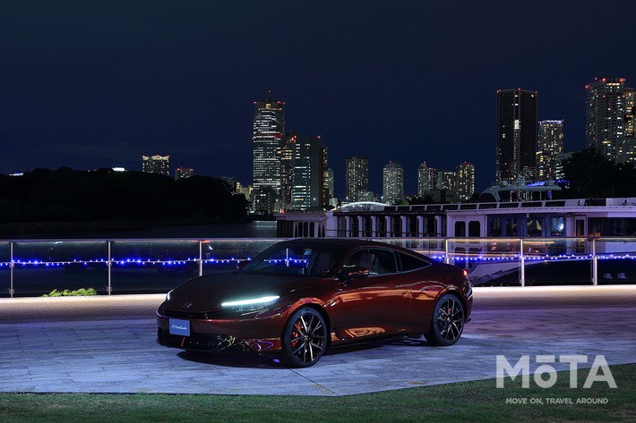 ［67/67］ホンダ プレリュード 2027 Limited Edition 外観 フロントビュー：夜景のなかで深紅が黒へ沈み込む、2027 Limited Editionの佇まい