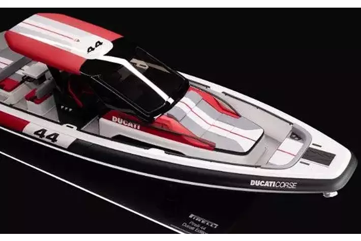 限定26艇の「PIRELLI 44 | Ducati Edition」を発表|【業界先取り】業界