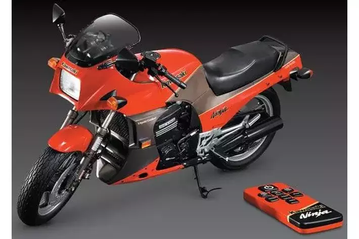 週刊 カワサキ Ninja GPZ900R』不滅の名車“ニンジャ”が1/4スケール