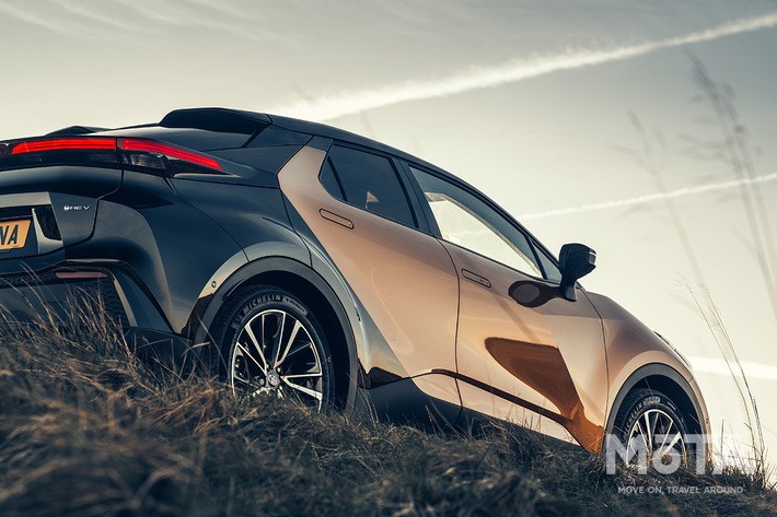 トヨタ C-HR