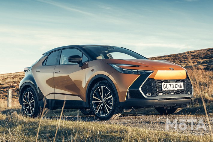 トヨタ C-HR(欧州仕様)のフロントビュー