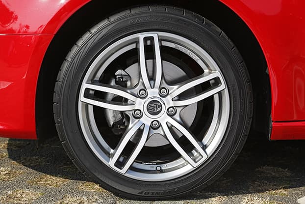 快適性能を備えた新次元タイヤ「ダンロップ DIREZZA DZ102」ロード