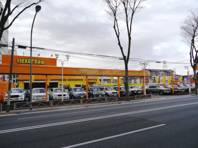 甲州街道（国道２０号）沿い！●中央道：調布ＩＣから新宿方面に５分右側。●東名：川崎ＩＣから約２０分●第三京浜：京浜川崎ＩＣから約２０分。●電車の場合京王線調布駅までお迎えに上がります！