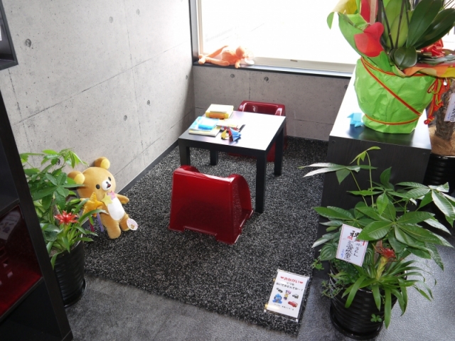 キッズスペースもご用意しております♪お子様連れのお客様も安心してお車をご覧くださいね♪