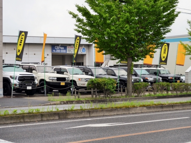 最新モデルのランクル200系から旧車絶版モデルのランクル60や80、100系、などなどランクル専門店ならではの品揃えでお客様のご来店をお待ちしております！