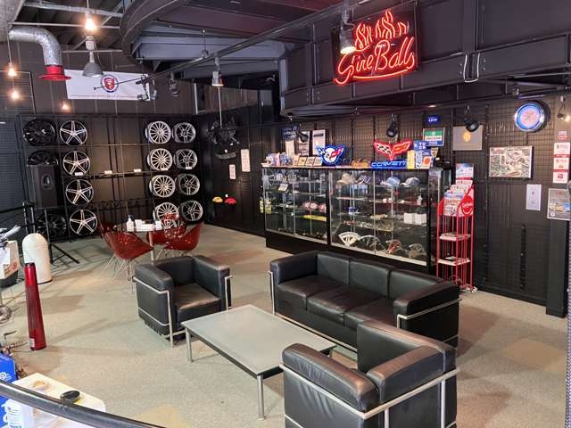 オイル交換などでお待ちいただく際にもゆったりとおくつろぎいただけます。