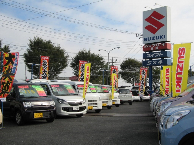当店は常時４０台前後の在庫があります。ご希望のお車なかったら全国のスズキディーラーにてお取り寄せ致します。