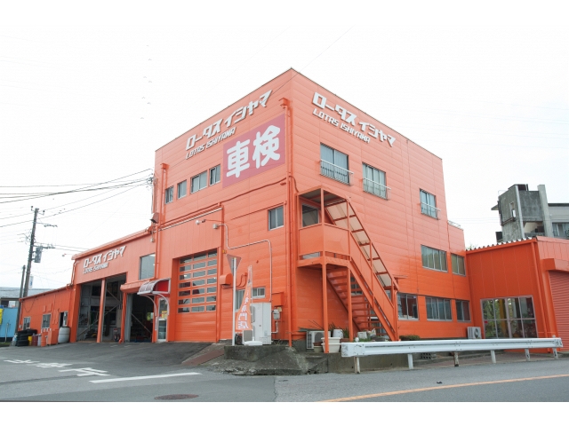 整備・車検工場です。ショールームのとなりの棟です。