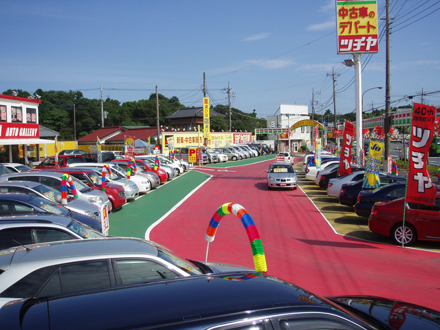 豊富な在庫と広い展示場でゆっくりとご覧いただけます。「中古車のデパート」キャッチフレーズにピッタリのバラエティな車種が勢揃い！