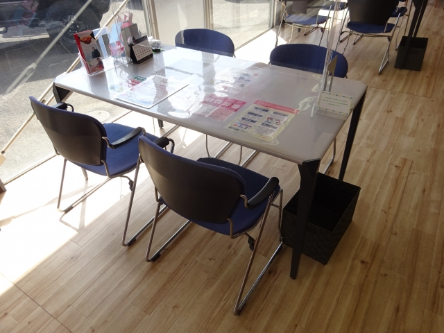 【広い店内】広い店内でゆっくり商談出来ます！