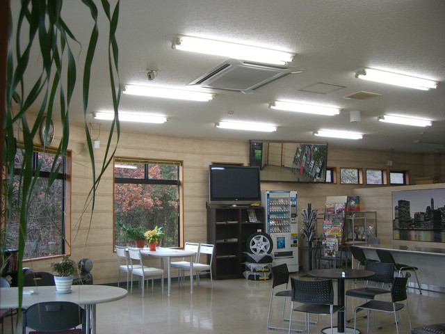 明るく落ち着いた雰囲気のショールームにて、ゆっくりご商談させて頂きます。