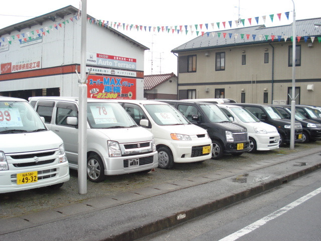 常時３０台以上の中古車を展示しております。また全車第三社機関による検査済車両ですので安心してご購入頂けます。