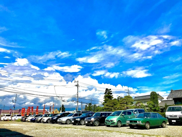 寿北展示場国産車・軽自動車60台展示