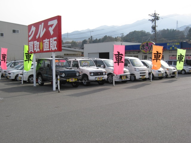 常時、２０～３０台ぐらいの展示車があります。