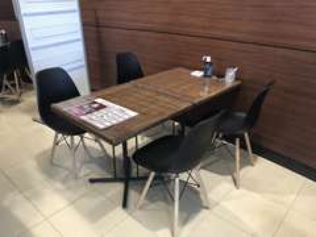 明るく広々とした店内でゆったりと商談していただけます！