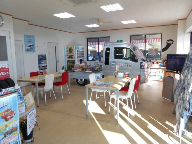 各メーカー新車・中古お取り扱い、店頭にないクルマや、お探しのお車もお気軽にご相談下さい。様々なツールでクルマ探しのお手伝い致します。ブリヂストンタイヤ認定ショップです。夏・冬タイヤもお任せ下さい