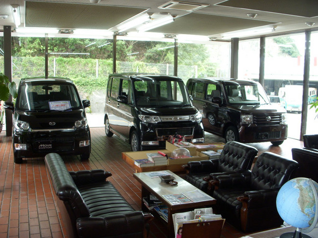 クルマの購入だけにとどまらず、アフターサービスを含んだトータルでお客様をサポートさせていただきます。どんなご質問やご相談、中古車購入が初めての方もお気軽にお問い合わせください。