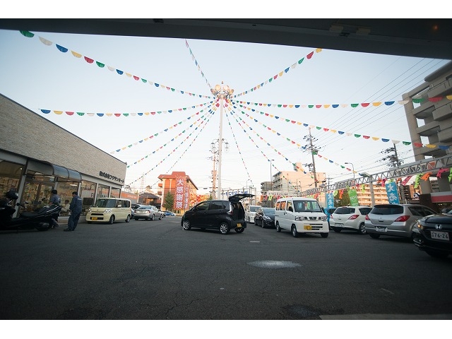 軽からワゴンまで常時３０台以上展示中です。もし、お探しの車が見あたらなかったら、フジサンオートならではのネットワークによりお客様の希望車をお探し致します。お気軽にお声かけ下さい。