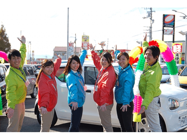 。「カラフル！北島店」は女性スタッフも多く「初めてのクルマ選びでどれを買ったら良いのか不安・・」という女性のお客さまにも、親身にかつ丁寧に、お客さまと一緒にクルマ選びをさせて頂いております。