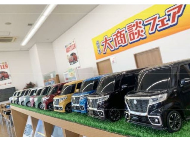 近年、ご要望が増えてまいりました「車イス仕様車」や、電動車両「セニアカー」等もございます。