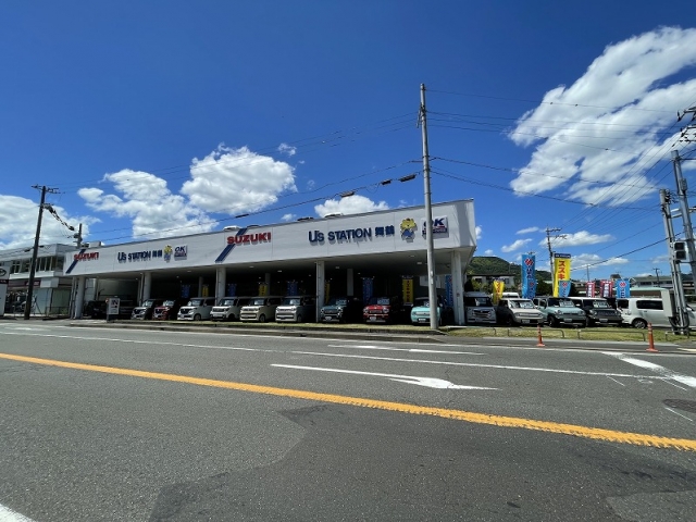 国道２７号線沿い、新車店舗の向いに当店はございます！