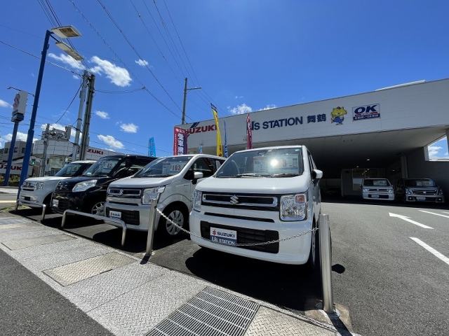 屋外にも沢山車両を展示しております！スズキの人気車種が多数ございますので、ぜひご覧ください♪