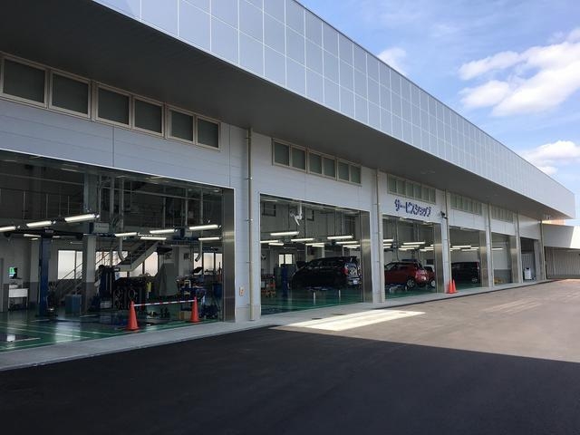 サービス工場も併設。車検から点検、オイル交換といったアフターに対する取り組みも積極的に行っております。