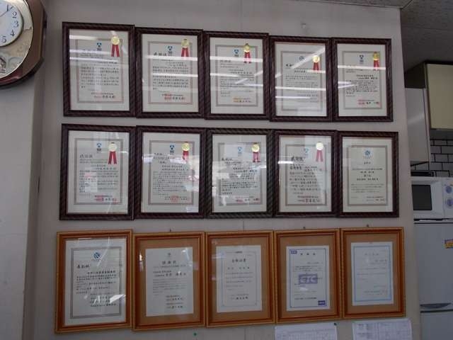 信頼と実績の積み重ねで、こんなにたくさんの表彰を頂いています。これからも頑張ります！！
